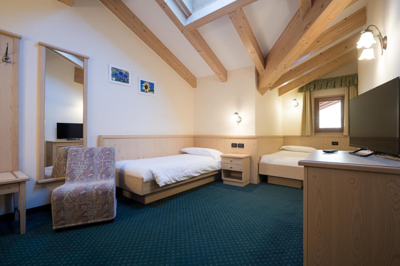 Hotel Crepei Pozza di Fassa Ngoại thất bức ảnh