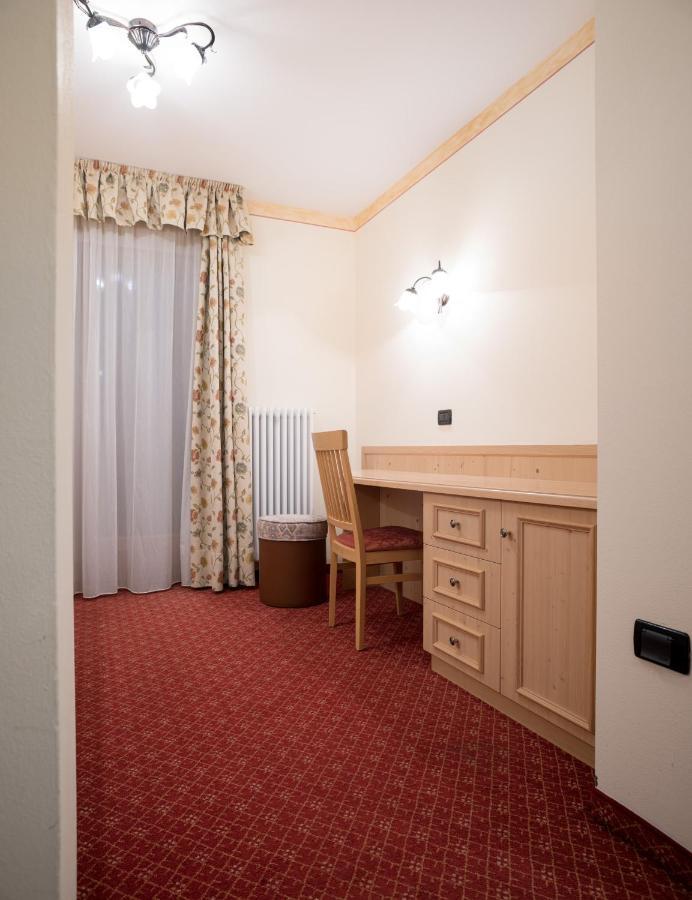 Hotel Crepei Pozza di Fassa Ngoại thất bức ảnh