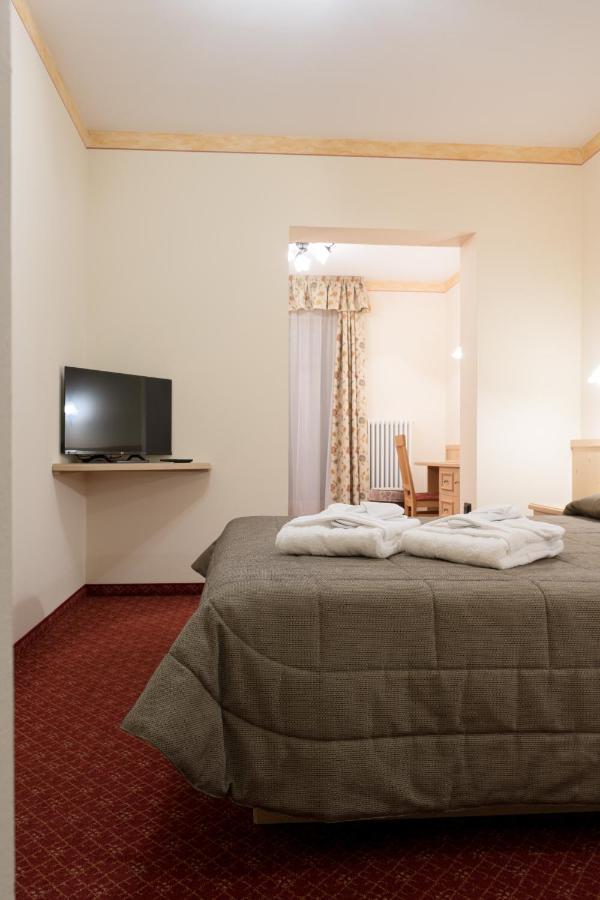 Hotel Crepei Pozza di Fassa Ngoại thất bức ảnh