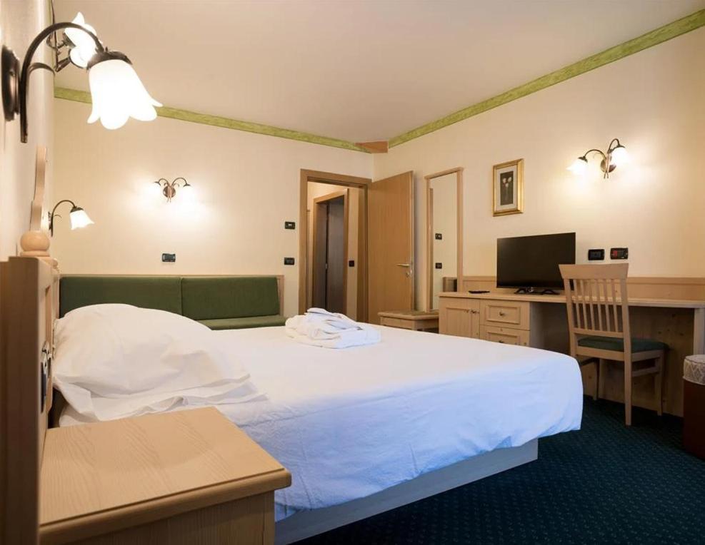 Hotel Crepei Pozza di Fassa Ngoại thất bức ảnh