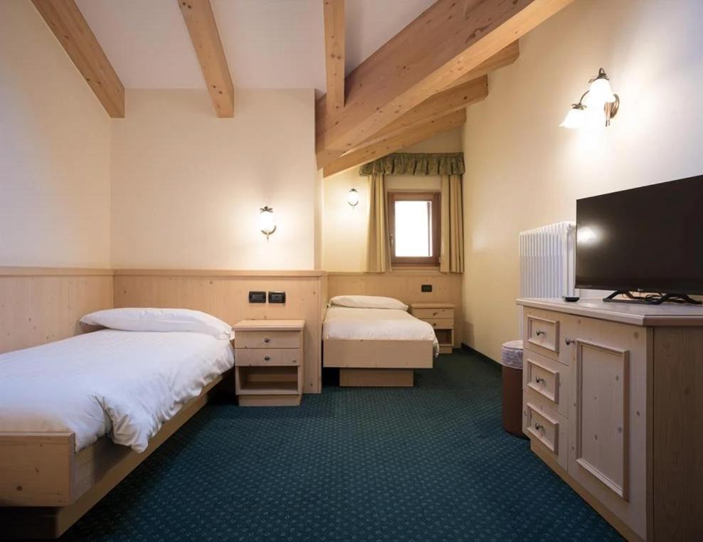 Hotel Crepei Pozza di Fassa Ngoại thất bức ảnh
