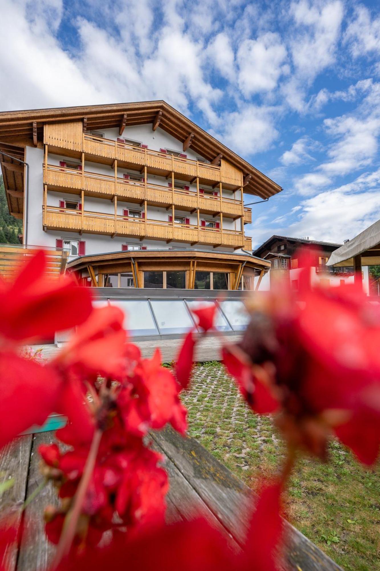 Hotel Crepei Pozza di Fassa Ngoại thất bức ảnh